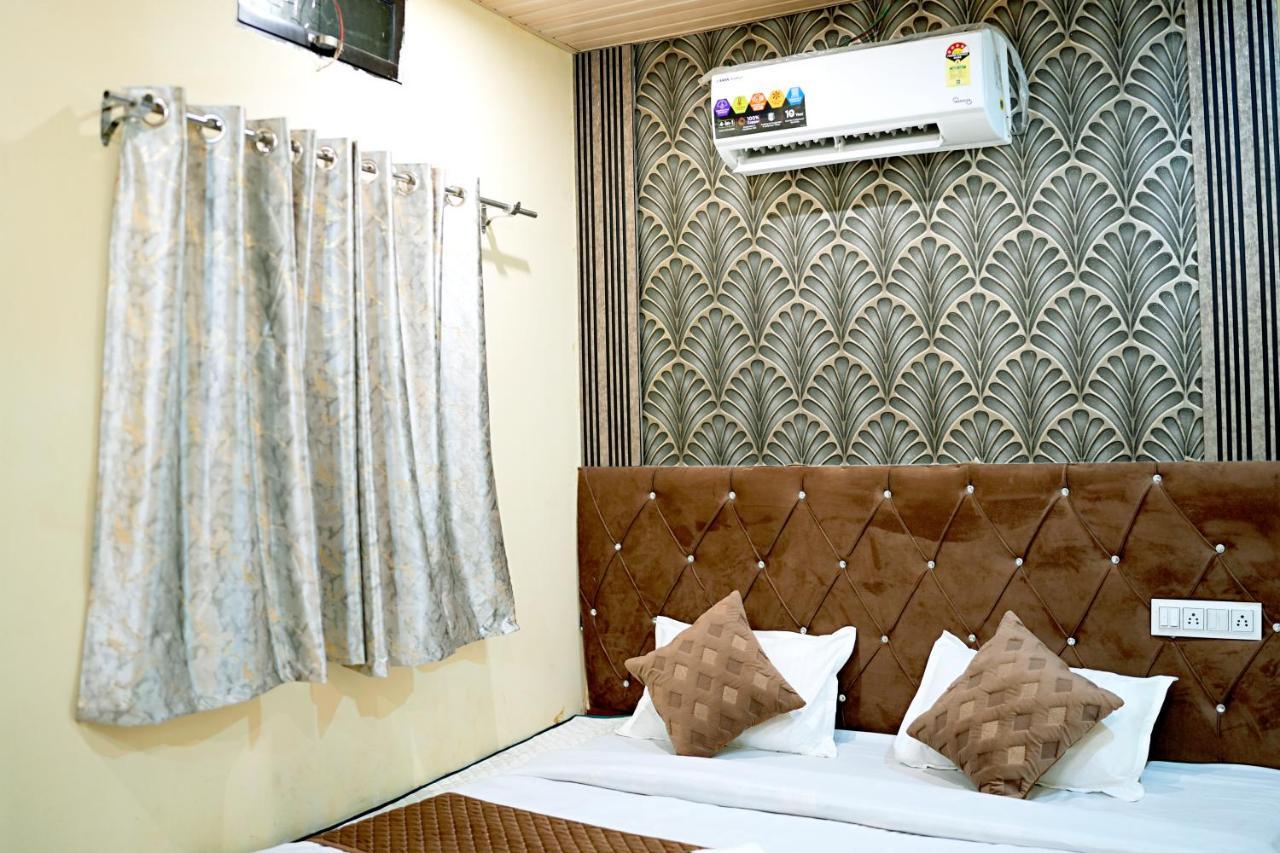 Hotel Mahalok Palace อุจเจน ภายนอก รูปภาพ