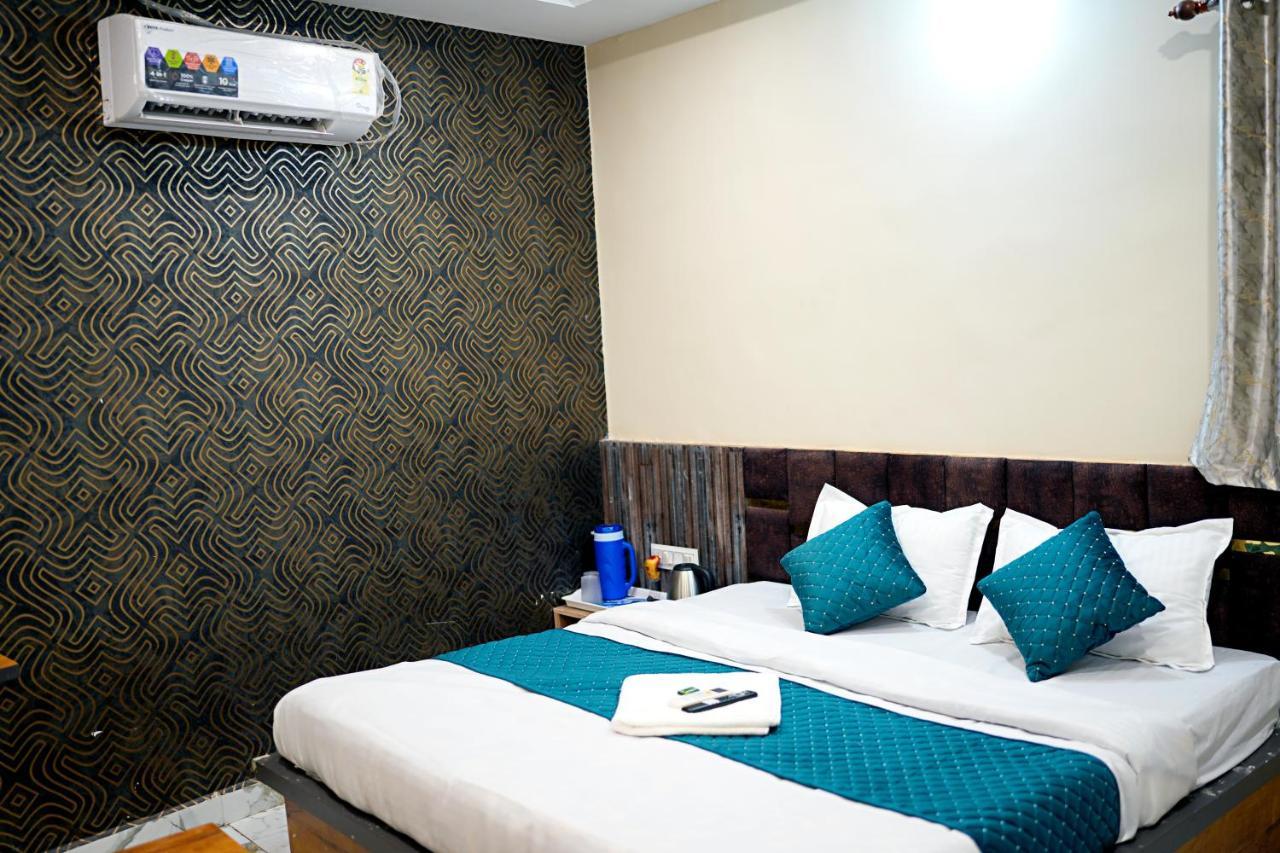 Hotel Mahalok Palace อุจเจน ภายนอก รูปภาพ